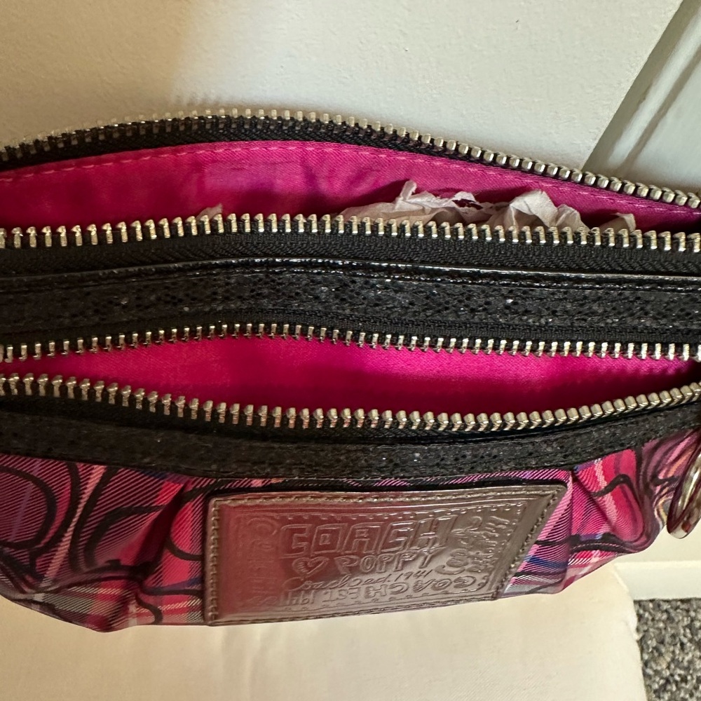 EUC …Authentic Coach Pink and Black Crossbody Bag with Signature Design… - Picture 6 of 8